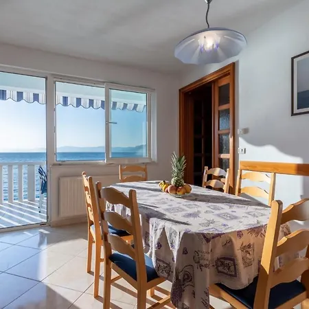 The View بوستيرا